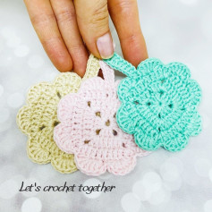 Flower keychain crochet pattern with 8 petals