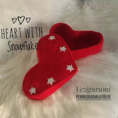 heart with snowflake crochet pattern