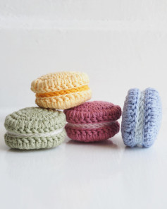 Make a handful of colorful macarons 🩵💚💛🩷 Have fun!