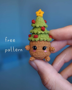tiny Christmas tree crochet pattern
