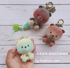 Brown bear and blue bear keychain crochet pattern