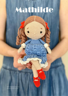 Crochet pattern for a little girl doll wearing a dress (mathilde)