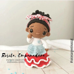 Patrón de crochet para una muñeca de pelo negro con un vestido rojo.