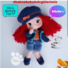 Şapka ve kot pantolon giyen kızıl saçlı küçük kız bebek için tığ işi modeli