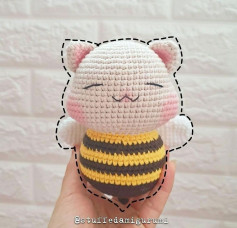 bee pig crochet pattern