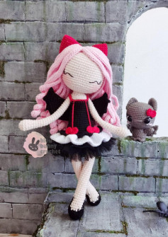 Crochet pattern for doll with pink hair, red bow, black winged skirt
