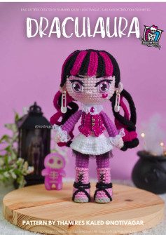 draculaura , Crochet pattern of girl wearing pink outfit, pink and black hair