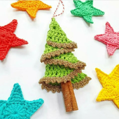 Christmas tree keychain crochet pattern