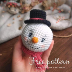 Crochet pattern for a snowmans head wearing a black hat