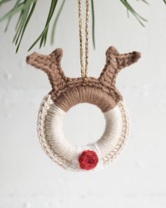 Crochet pattern for Christmas decoration in the shape of deer horns