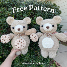 Crochet pattern of bear holding a cookie