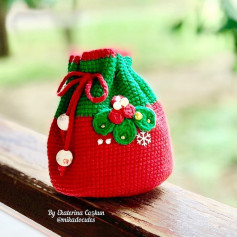 Strawberry drawstring bag and bow crochet pattern