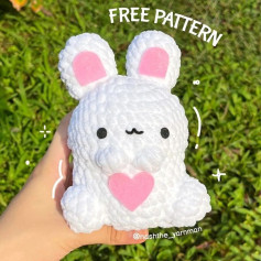 White rabbit crochet pattern with pink heart and pink ears