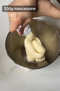 Bánh kem tiramisu chuẩn vị không cần lò nướng, không cần máy đánh trứng nhanh gọn chỉ với 5p chuẩn bị
