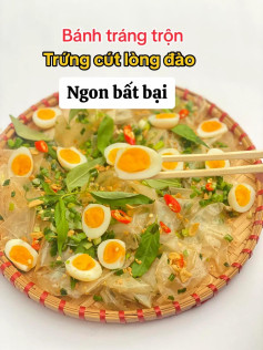 bánh tráng trộn trứng cút lòng đào