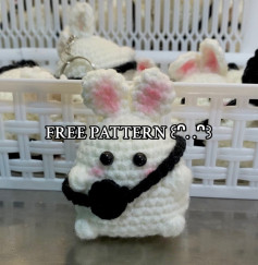 bunny with a bag keychain pattern