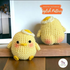 Crochet pattern for a chicken wearing an egg hat