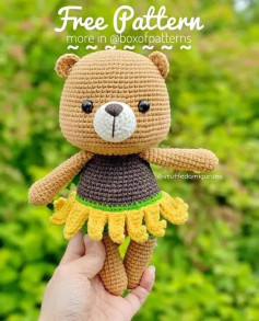 crochet pattern of bear wearing floral dress