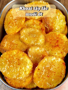 Khoai tây lắc muối ớt.