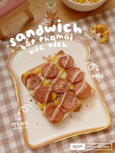 sandwich bắp phô mai xúc xích