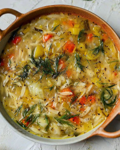 20 Min Orzo, Leek & Dill Vegan Soup 🌱