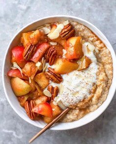 Apple Pie Oatmeal for breakfast 🍎