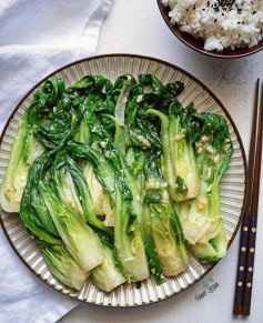 Are you eating your greens? This Baby Bok Choy in Garlic Sauce