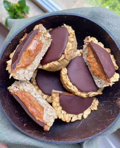 BAKED PEANUT BUTTER OAT CUPS