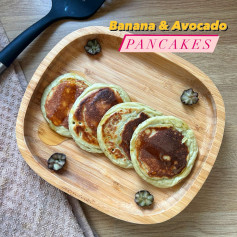 ☆ Banana & Avocado Pancakes W/ Maple Syrup & Blueberries