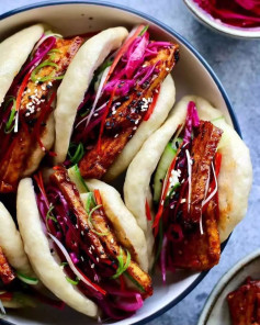 𝘽𝘽𝙌 𝙂𝙡𝙖𝙯𝙚𝙙 𝙏𝙤𝙛𝙪 𝙎𝙩𝙚𝙖𝙠 𝘽𝙖𝙤 𝙎𝙡𝙞𝙙𝙚𝙧𝙨 BBQ glazed tofu steak bao sliders