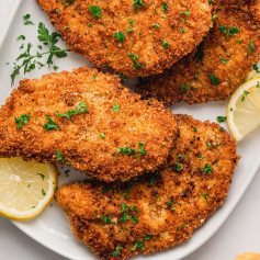 BREADED CHICKEN CUTLETS⁠ Breaded Chicken Cutlets have moist pieces of chicken coated in a golden, crispy breading. Yellow Bliss Road Breaded Chicken Cutlets