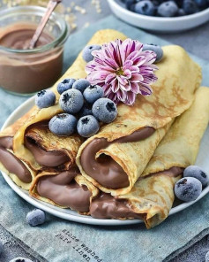 Breakfast Treat Idea: Crepes With Chocolate Pudding