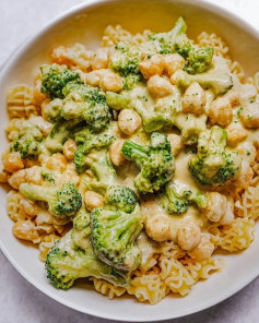 🌱Broccoli + chickpeas in white sauce (oil-free)🌱