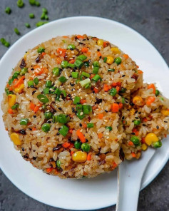 CALLING FELLOW RICE-LOVERS! Sharing a new recipe below for this Chahan or Japanese Fried Rice