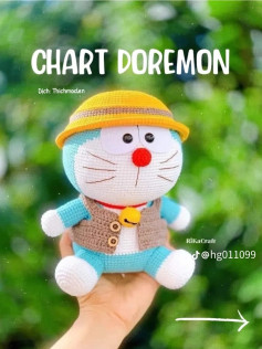 Chart móc len doraemon đội mũ màu vàng.