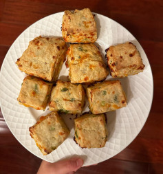 cheddar + chive biscuits!!