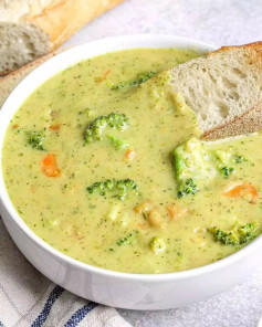 Cheezy & Creamy Broccoli Soup! 🌱🌿