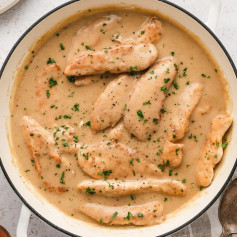 CHICKEN AND GRAVY⁠