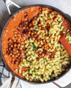 🧡🍛 Chickpea Paprikash with Buttery Parsley Noodles