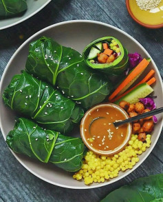 Chickpea & Veggie Collard Wraps 💚💚💚 with a spicy tahini sauce.