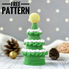 Christmas tree crochet pattern with ball on top