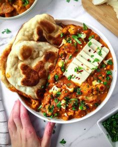 Coconut and Roasted Bell Pepper Silken Tofu Curry served with Silken Tofu Naan! 🤤👏