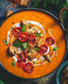 Coconut & Roasted Red Pepper Tomato Soup by thezestylime 💖😍