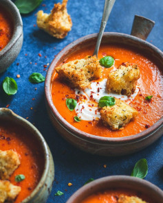 COCONUT & ROASTED RED PEPPER TOMATO SOUP (Serves 4-6) 🍅🥥