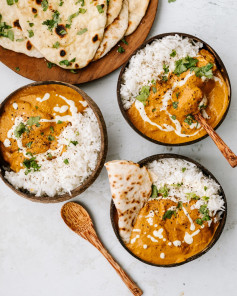 Craving something warming for dinner? 🔥 Hit SAVE on this creamy Butter Tempeh with Garlic Naan! 🤤