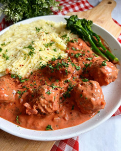 CREAMY CAJUN MEATBALLS 🥵