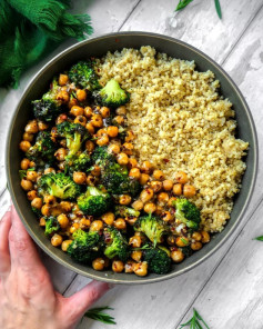 CREAMY LEMON ROSEMARY BROCCOLI AND CHICKPEAS