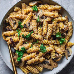 Creamy mushroom pasta Comforting and oh-so satisfying! Share this recipe with someone who enjoys a good bowl of pasta!