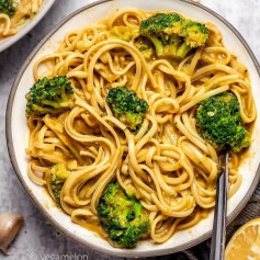 creamy one-pot curry noodles | easy to cook up & super delicious! HMU if u want a bowl! ;) recipe below!