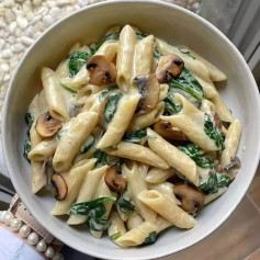 Creamy spinash & mushrooms penne🤤 EAT OR PASS?